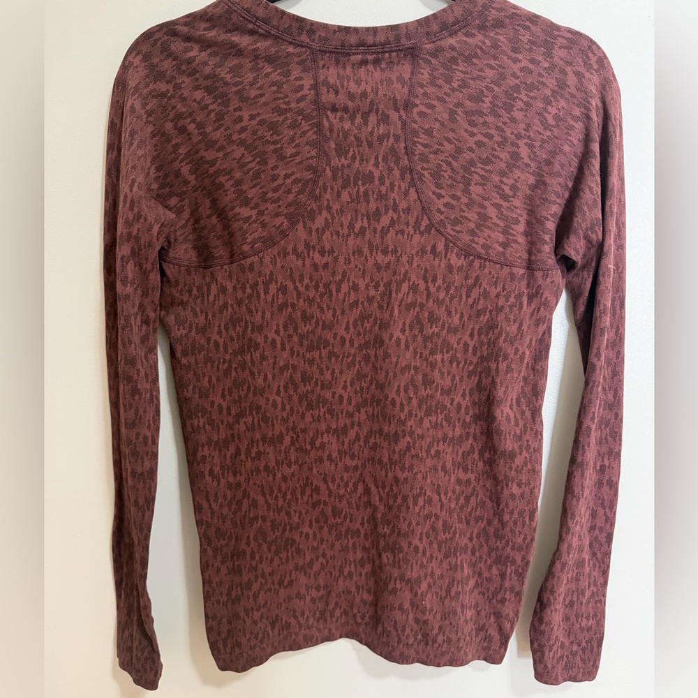 Athleta Momentum Seamless Long Sleeve Top Maroon Leopard Women’s Medium - Picture 7 of 9